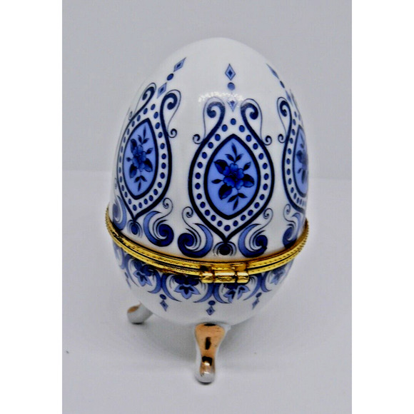 Blue & White Egg Shaped Floral Footed Victorian Trinket Box w Gold Trim 4” Vtg - Picture 8 of 8